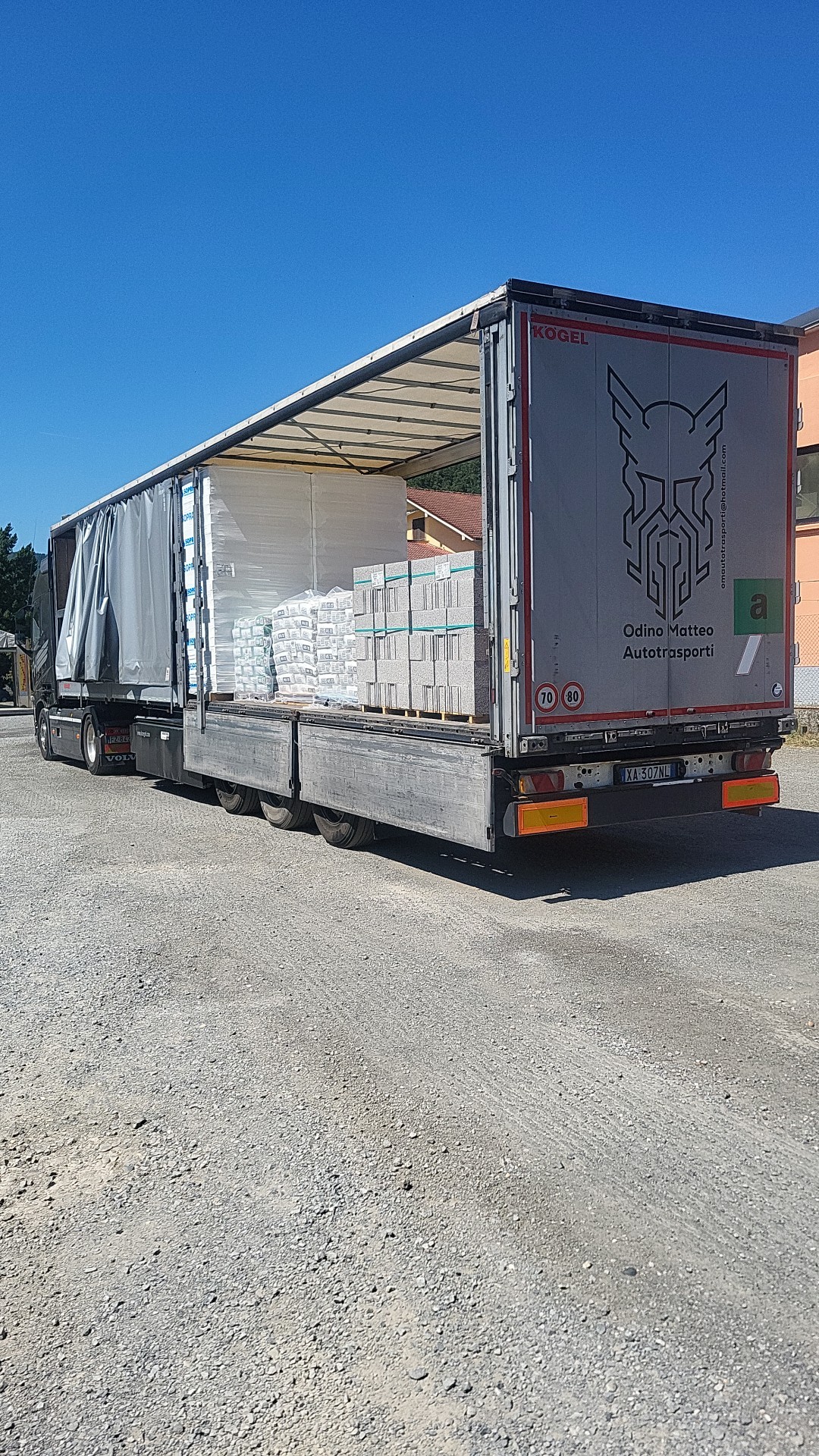Odino Autotrasporti al lavoro